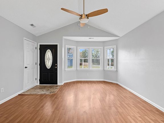 3rd image of 103 Basswood Ct
