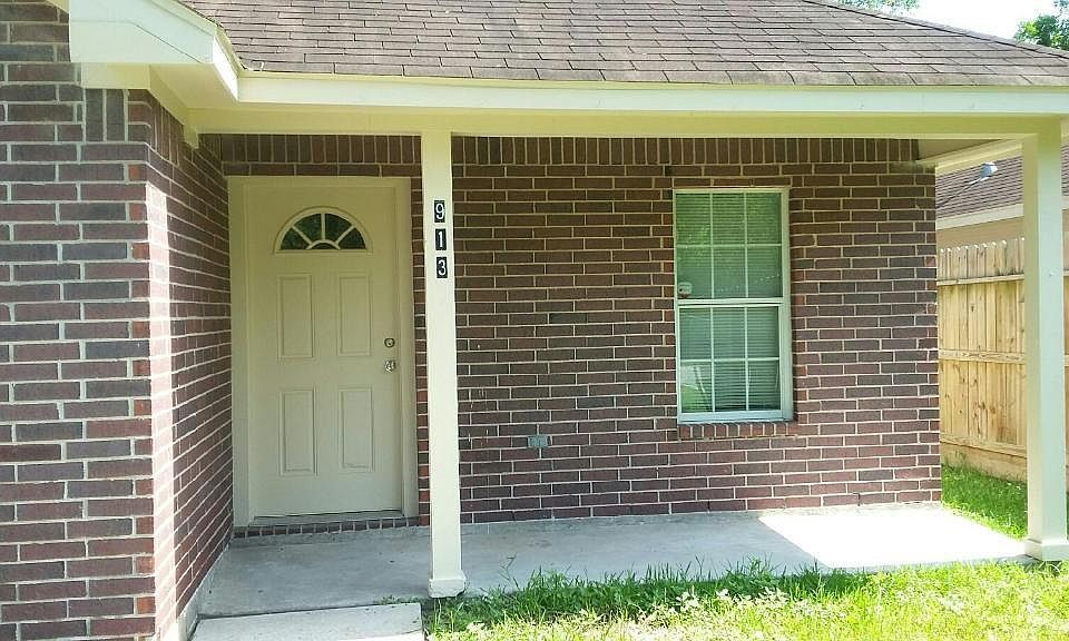 1st image of 913 Dolly Wright St