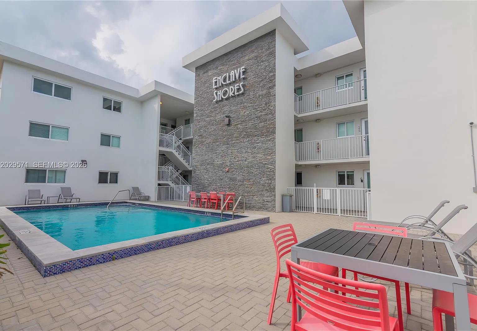 Enclave Shores Condo — Photo 3