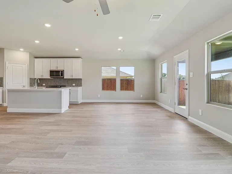 463 Yellowstar Ln — Photo 8