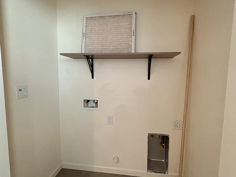 827 Fir St W — Photo 35