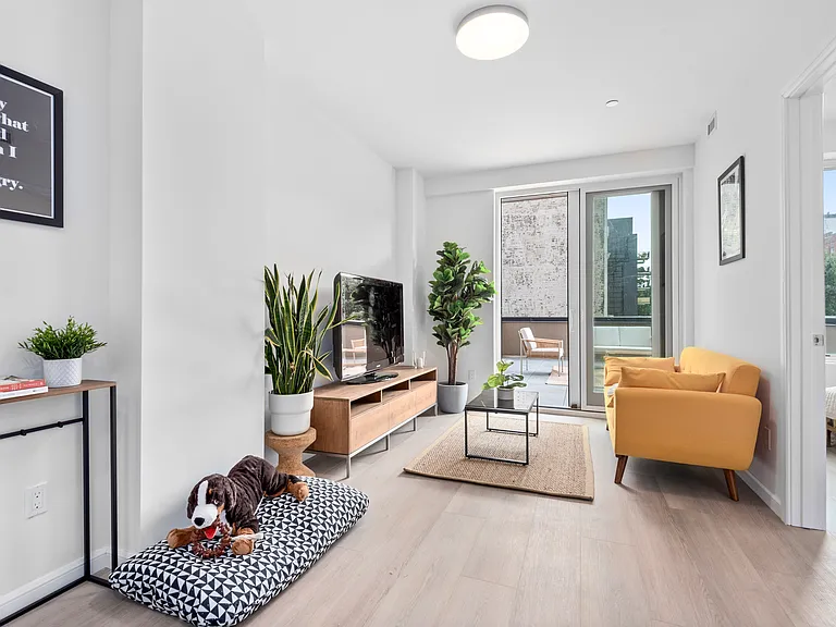 1 Lenox Rd #4B — Photo 1