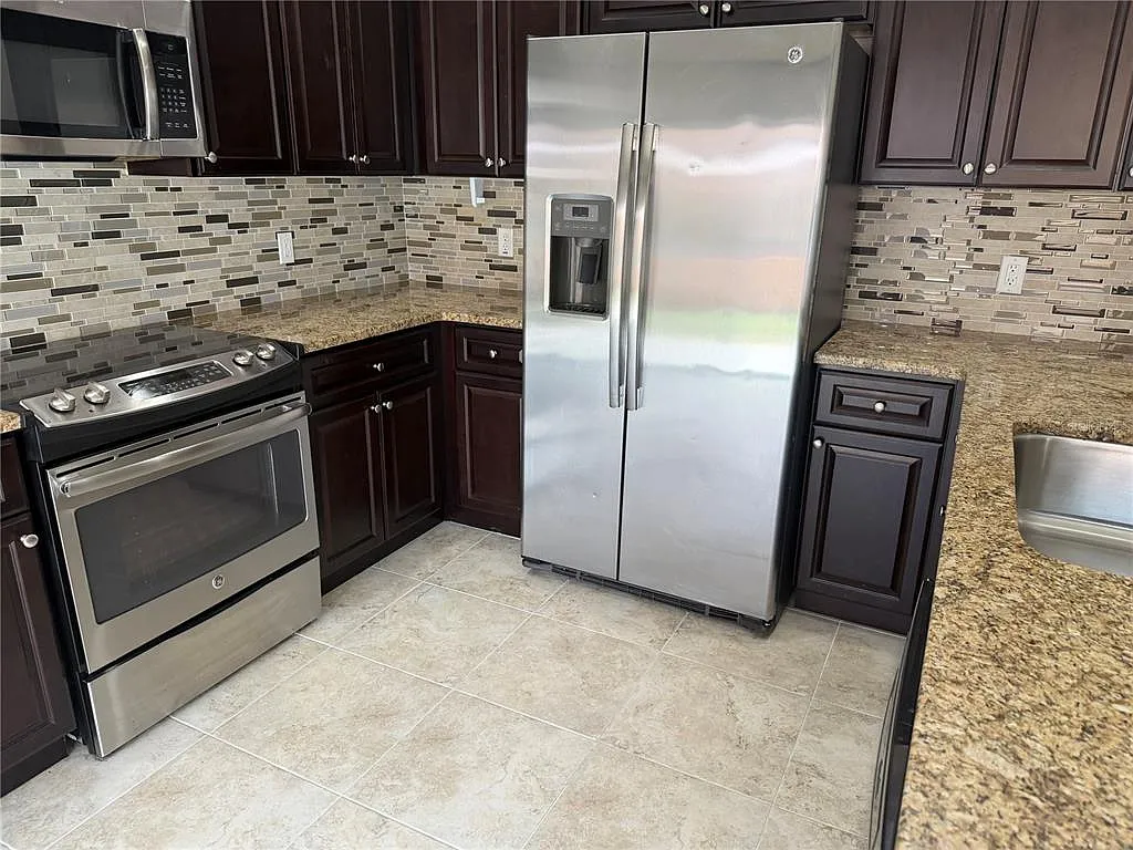 3 bed, 2.5 bath, 1602 sqft, $2,500 — Photo 4