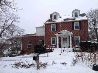 19 Sunburst Dr, Rocky Point, NY 11778