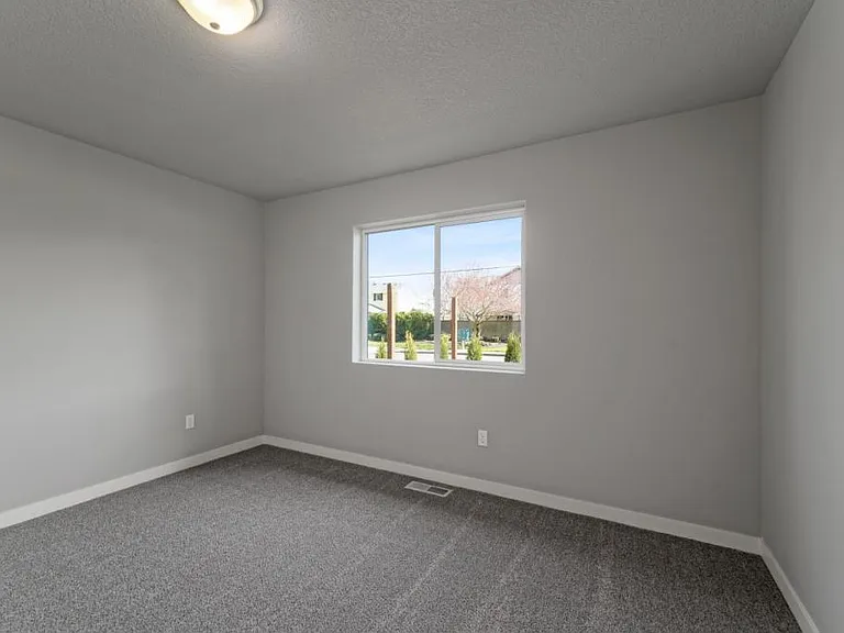 4252 Ash Grove Dr NE — Photo 7