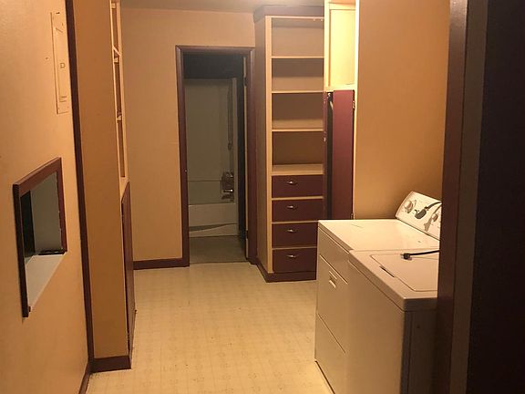 Laundry washer and drier included