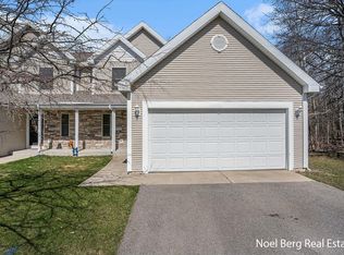 966 Stonewood Dr, Spring Lake, MI 49456