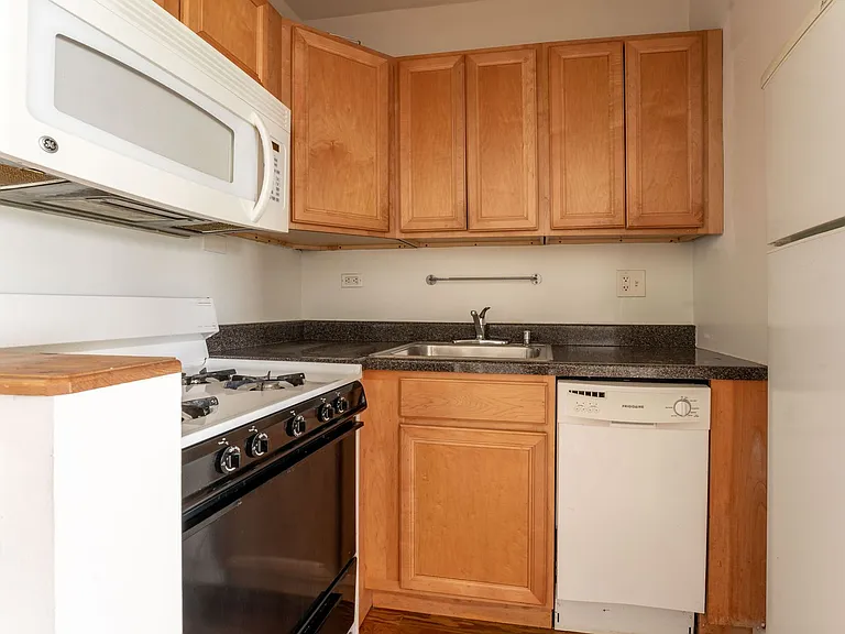 4545 N Beacon — Photo 5