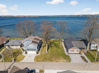 E Highland View Dr, Syracuse, IN 46567