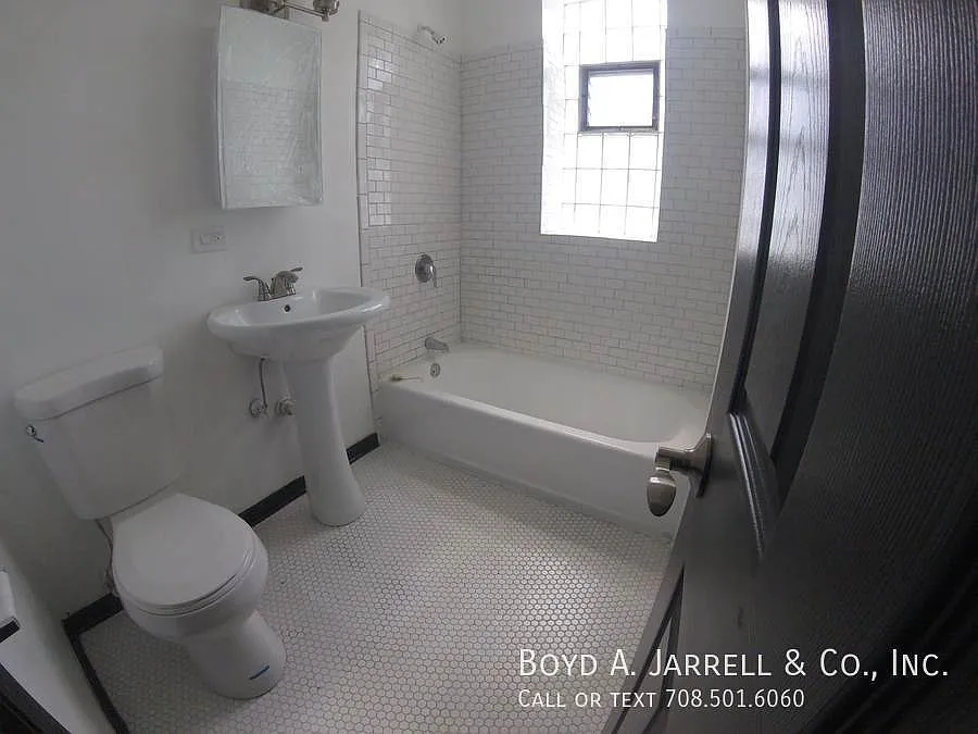 Washington Park, 3br, Free heat, — Photo 1