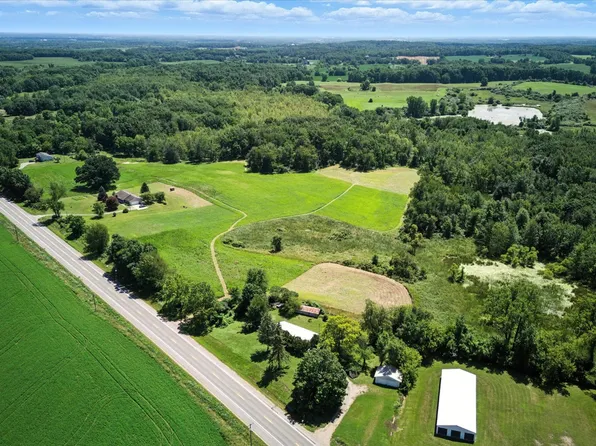 12000 Us Highway 223, Manitou Beach, MI 49253