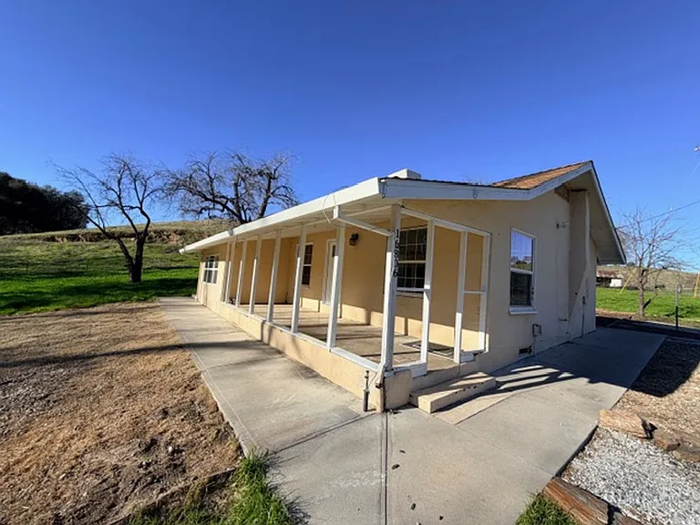 16806 Jury Ranch Rd — Photo 2