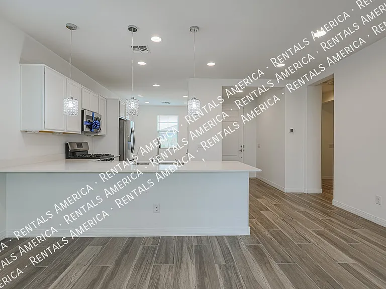 5938 N 90th Dr — Photo 7