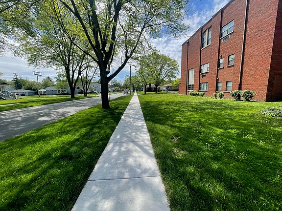 3rd image of 530 E Highland Ave APT C7