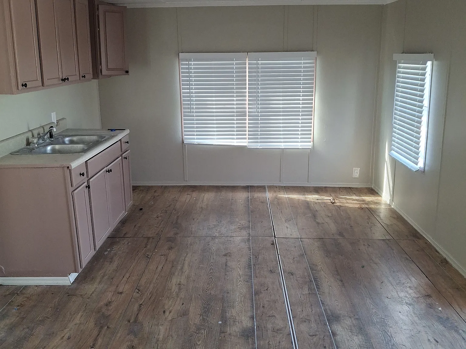 3 bed, $1,300 — Photo 4