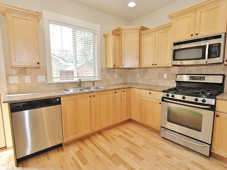 3819 Grover St — Photo 10