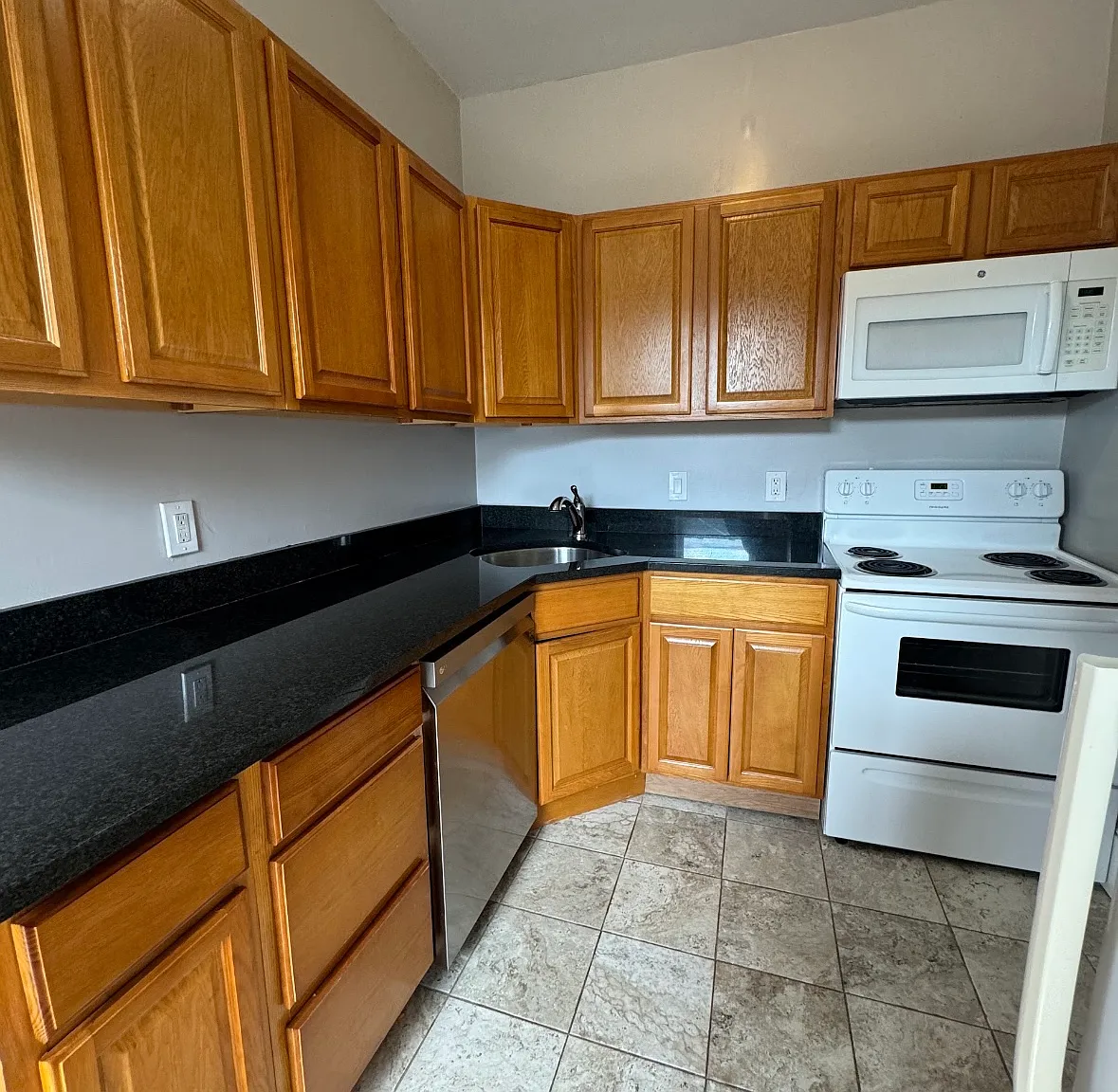 1 bed, 700 sqft, $3,200 — Photo 3