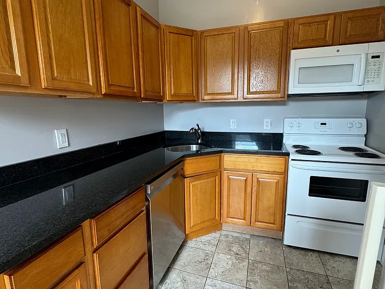 1024 Commonwealth Ave #502 — Photo 3