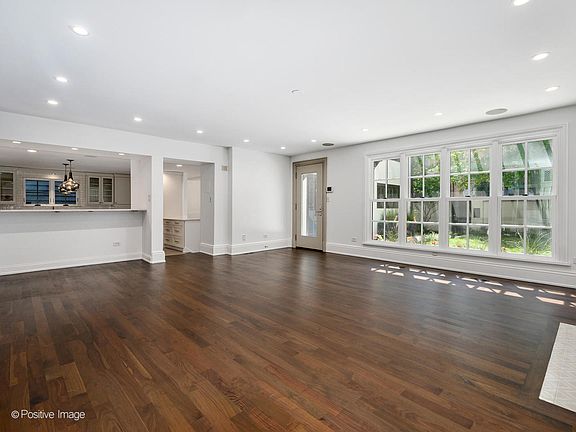 4th image of 1828 W Race Ave