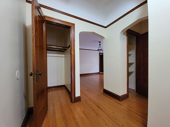 2nd image of 5321 W Cornelia Ave #2