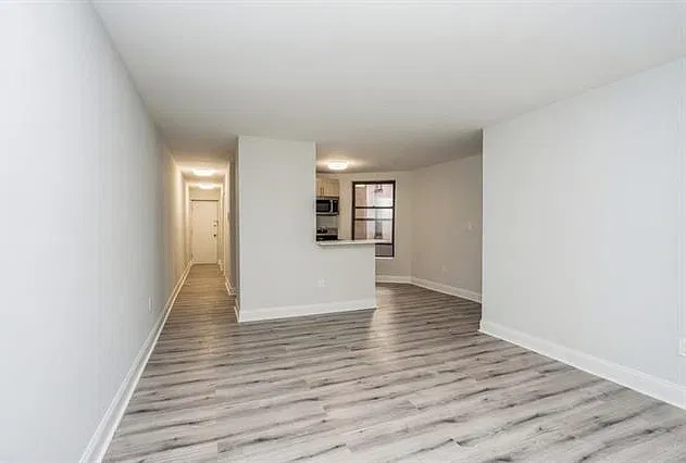 3 bed, 800 sqft, $3,120 — Photo 4