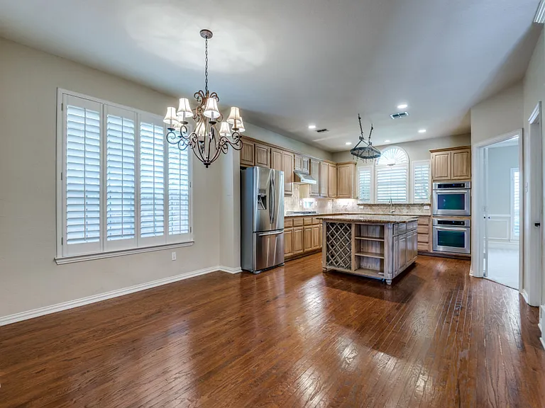 6428 Glenhollow Dr — Photo 14