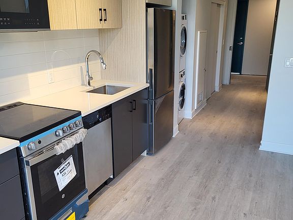4th image of 444 Bronson Ave #Jr--1bdrm