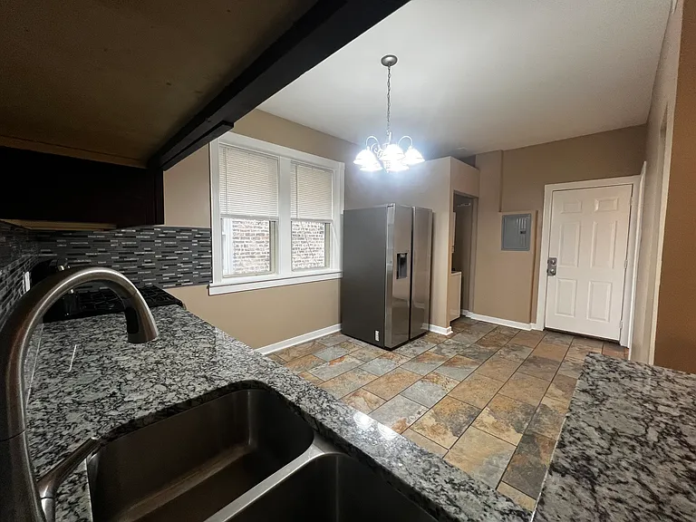 735 N Hamlin Ave #1 — Photo 15