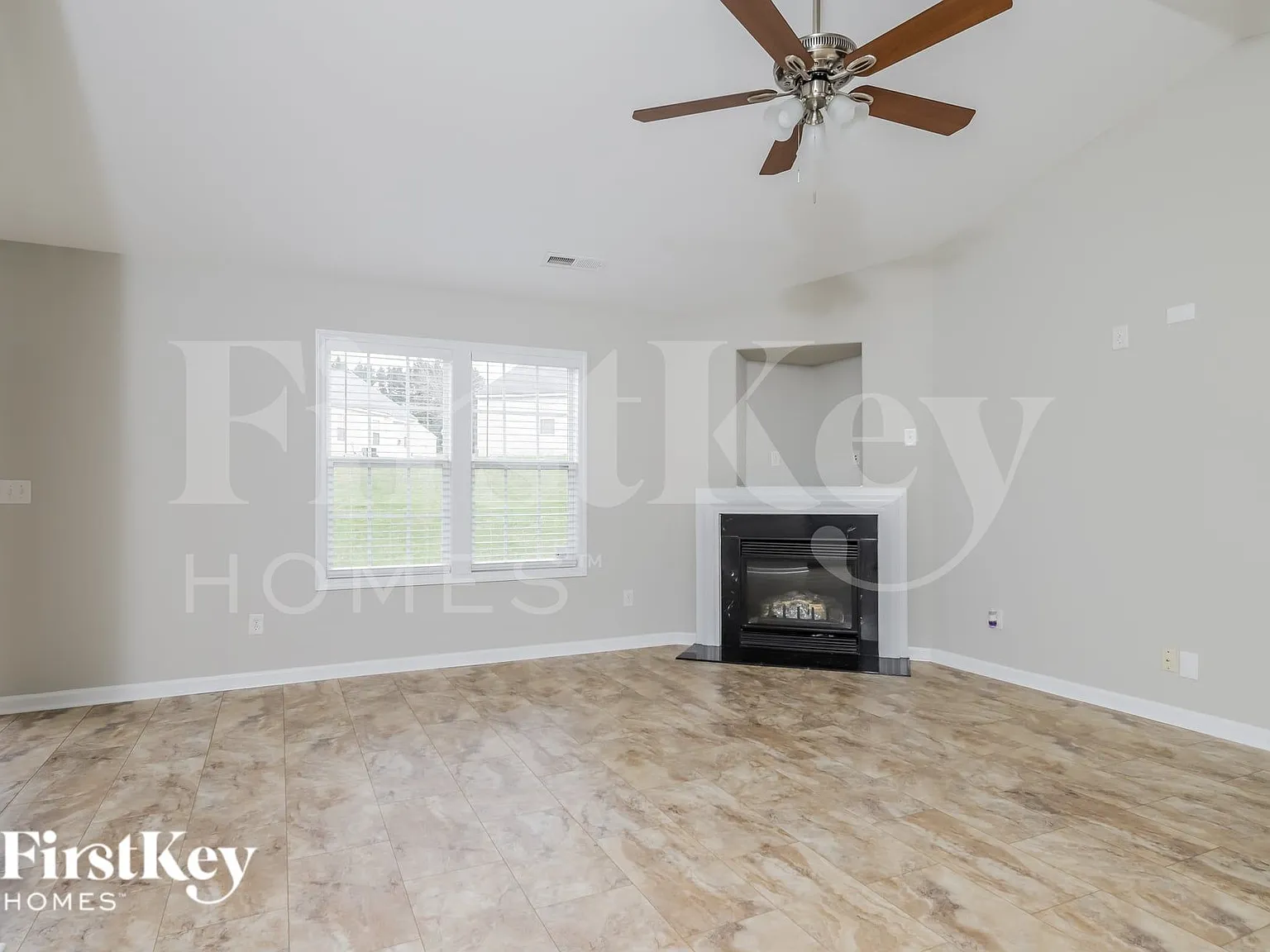 3 bed, 2.0 bath, 1532 sqft, $2,025 — Photo 2
