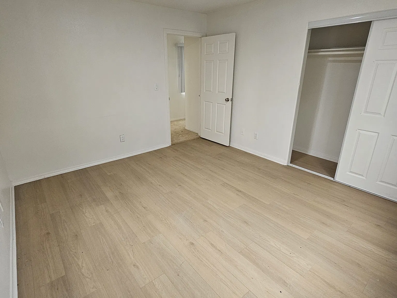 3 bed, 1.5 bath, 1200 sqft, $2,500 — Photo 3