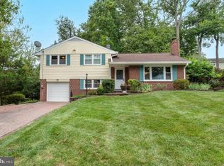 7423 Dickenson St, Springfield, VA 22150