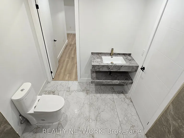 7266 Silver Creek Cir #LOWER — Photo 11