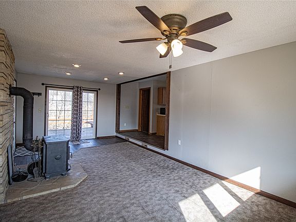 5th image of 19576 Lake View Rd