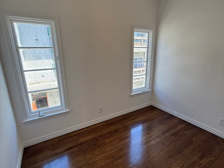 Bedroom#1 - Gleaming hardwood floors