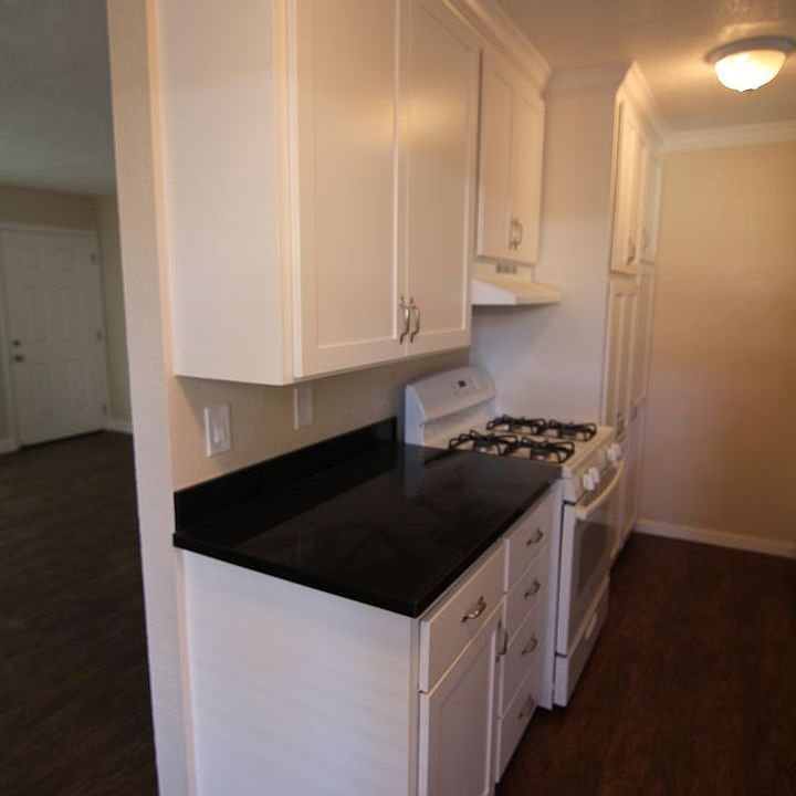 1st image of 555 S 8th St APT 01