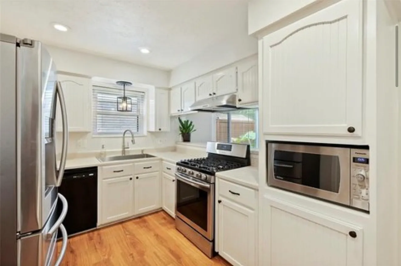 3 bed, 1558 sqft, $2,200 — Photo 2