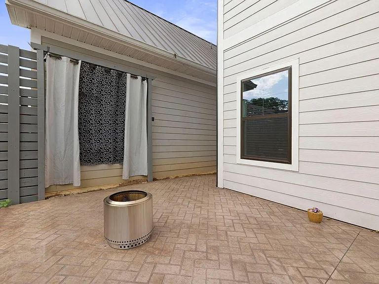 105B McCall St — Photo 11