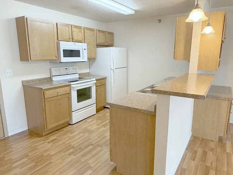 Maple Creek Apartments in South Fargo close to 45th Street — Photo 7