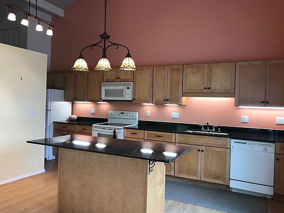 Full kitchen