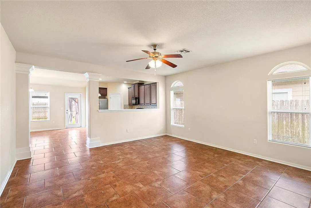 Building Photo - 2529 Las Brisas St
