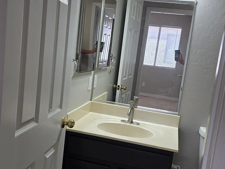 2376 W Silver Creek Ln — Photo 5