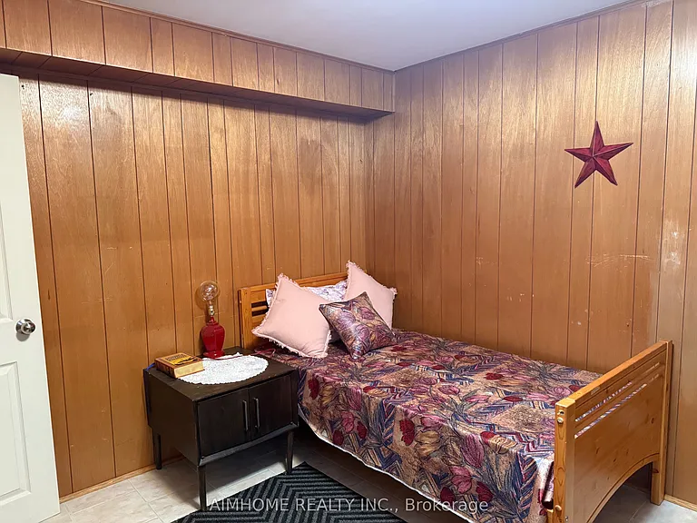 72 La Rose Ave #3 — Photo 2