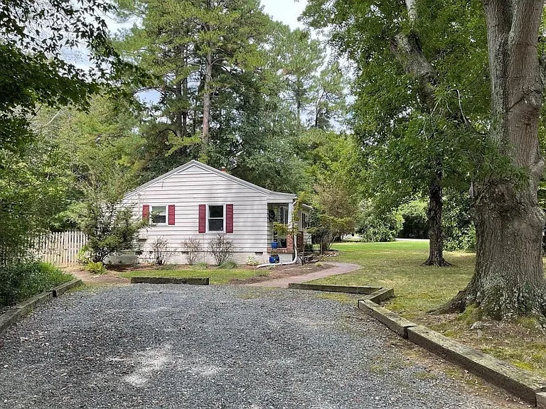 320 Barclay Rd — Photo 15