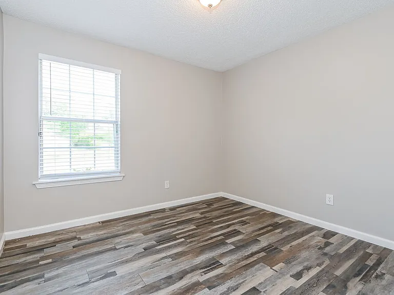1225 Peabody Dr E — Photo 14
