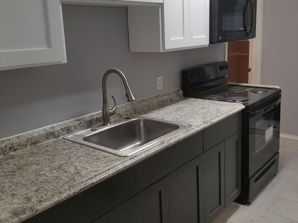 Fully Equipped kitchen with built in Microwave, ventilation,