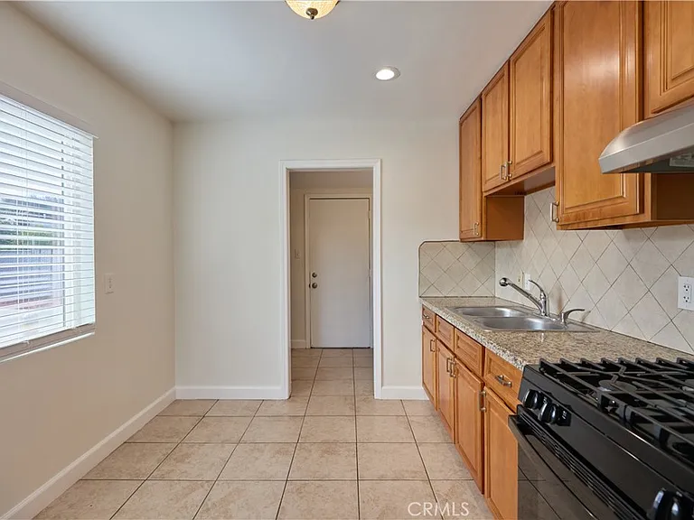3644 Russell St — Photo 8