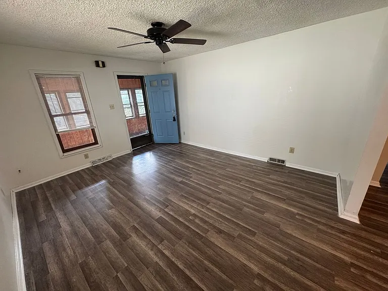 787 Jason Ave — Photo 3