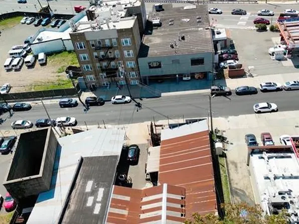 248 Beacon Avenue image 23 of 26