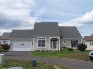 38 Woodsboro Cir, Cromwell, CT 06416