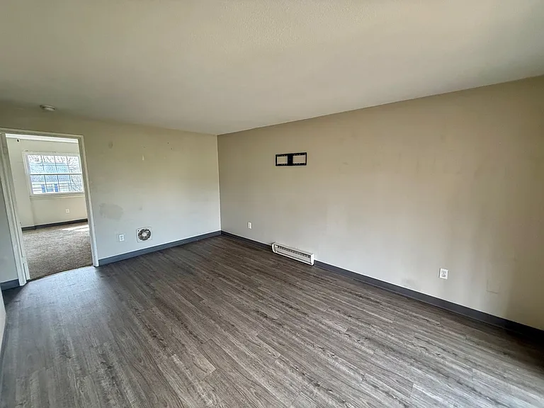 Courtview Square Apartments — Photo 4